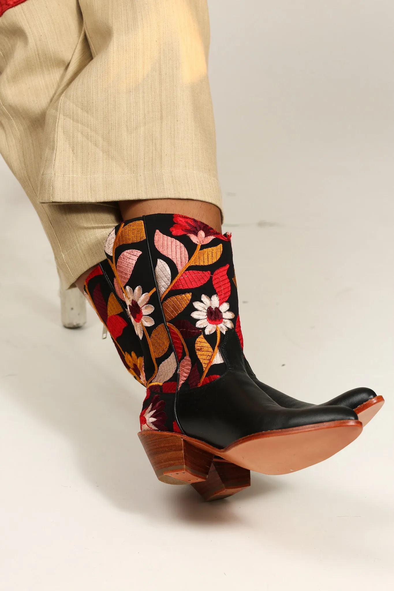 BLACK LEATHER BLACK EMBROIDERED WESTERN BOOTS X ANTHROPOLOGIE