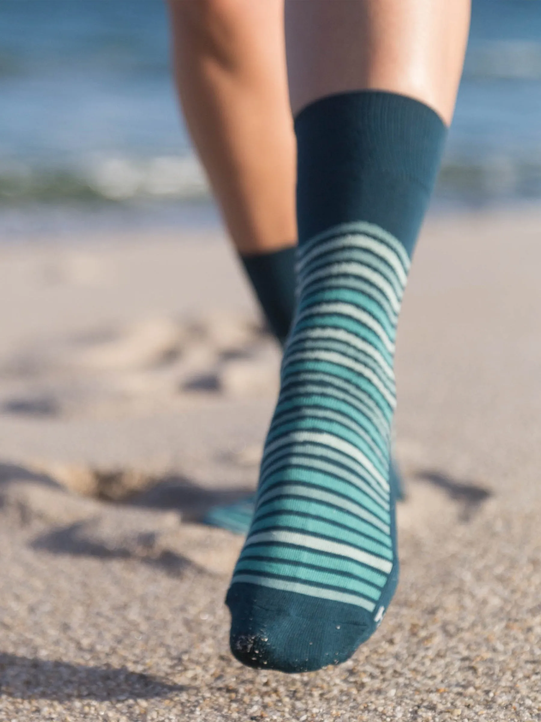 Make Waves Socks